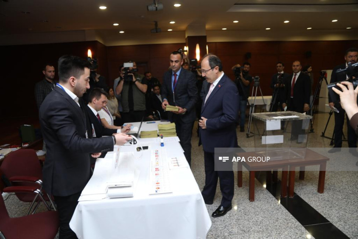 Polling station at Turkish embassy in Azerbaijan is opened for voting