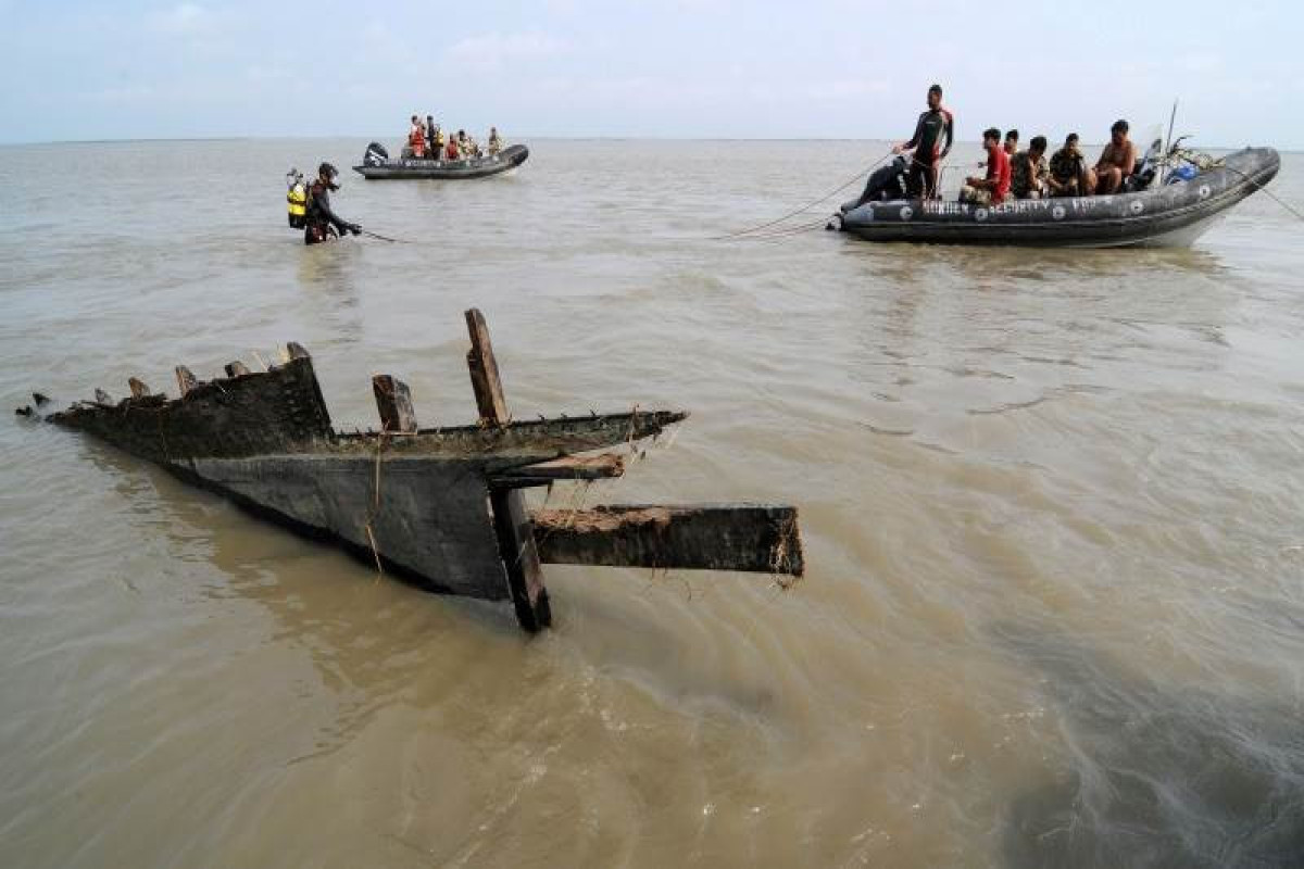 At least 21 dead after boat accident in India
