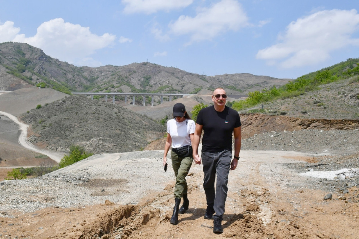 Azerbaijani President and First Lady viewed progress of work at 66th-81st kilometer section of Ahmadbayli-Fuzuli-Shusha highway-UPDATED 