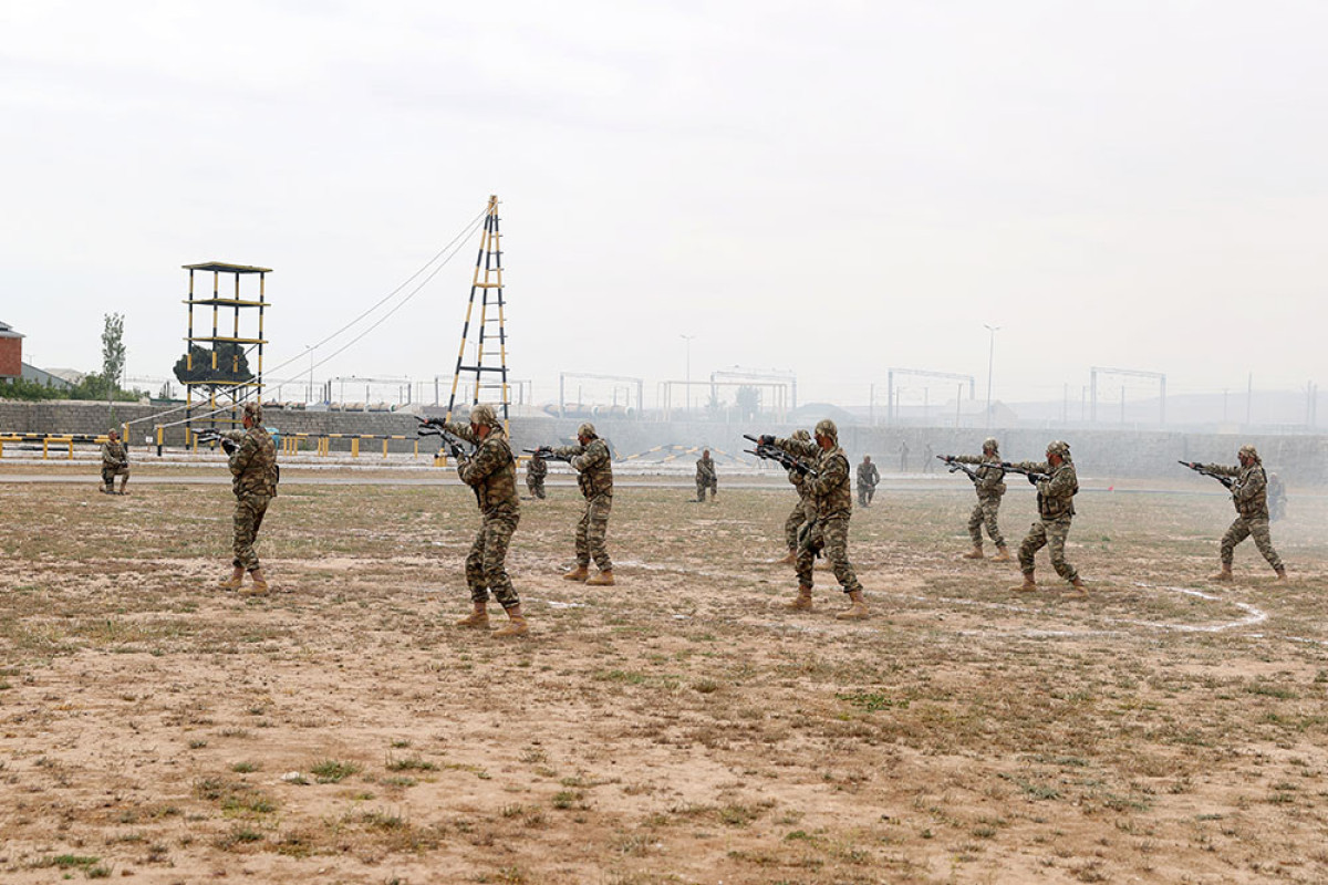 Rector of Turkish National Defense University observed commandos' performance-PHOTO 