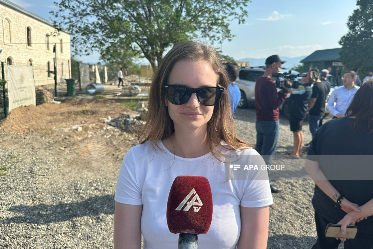 Julia Gorda, international traveler