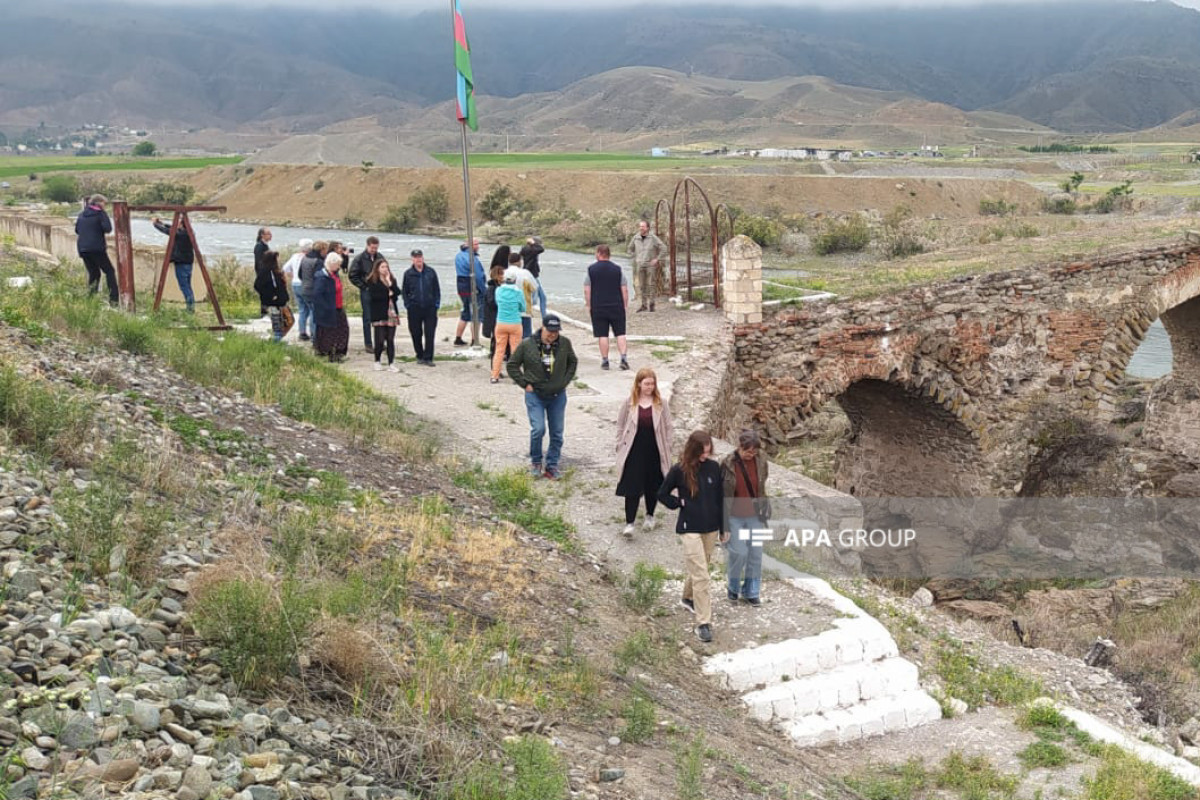 Swedish international travelers visited Khudafarin bridge-PHOTO 