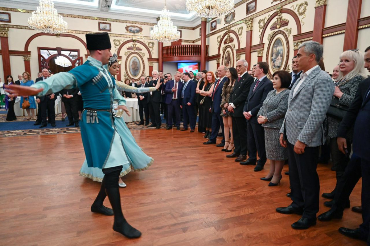 Speaker of Azerbaijan Parliament talks at official National Leader Heydar Aliyev Jubilee reception in Moscow -PHOTO 