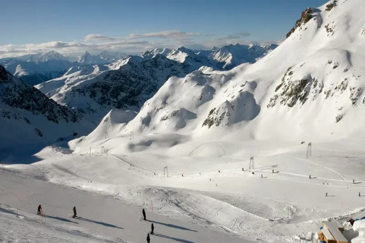 Several reported dead after tourist plane crashes in Switzerland