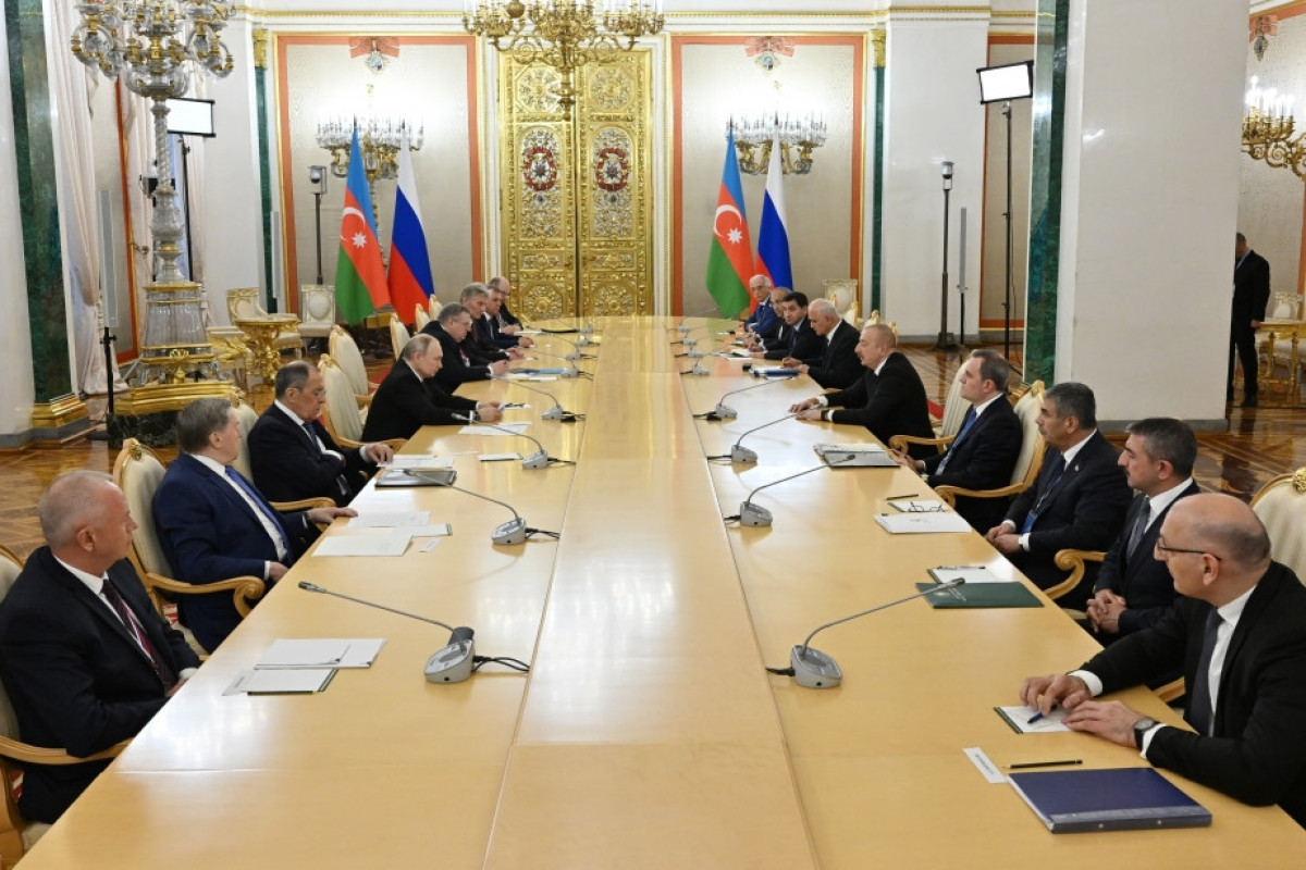 Vladimir Putin: Heydar Aliyev was an outstanding political figure, a unifying figure in history of our countries