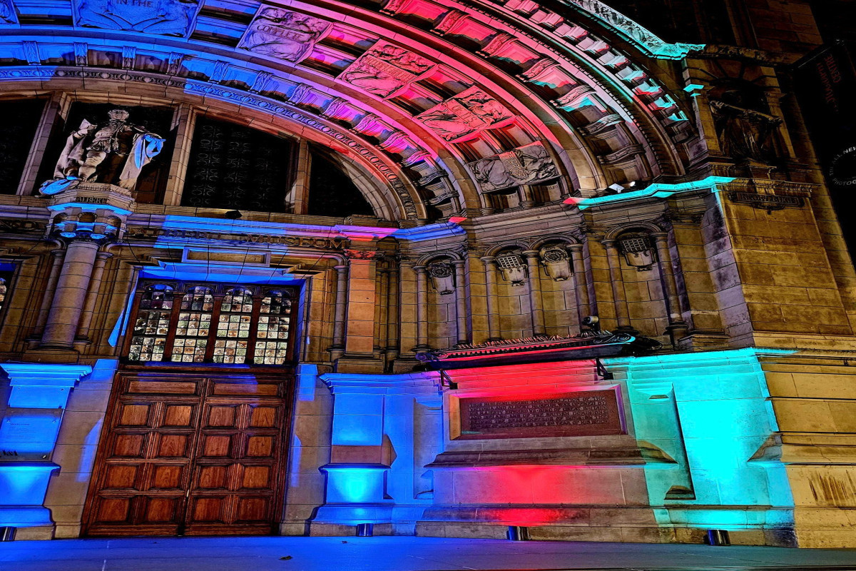 Victoria and Albert Museum was illustrated with colors of Azerbaijani flag