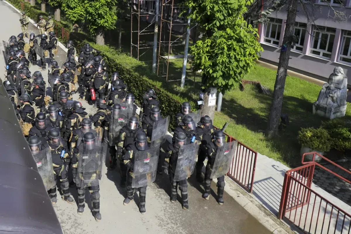 25 NAT0-led peacekeepers injured in Kosovo in clashes with Serbs outside municipal building-PHOTO 
