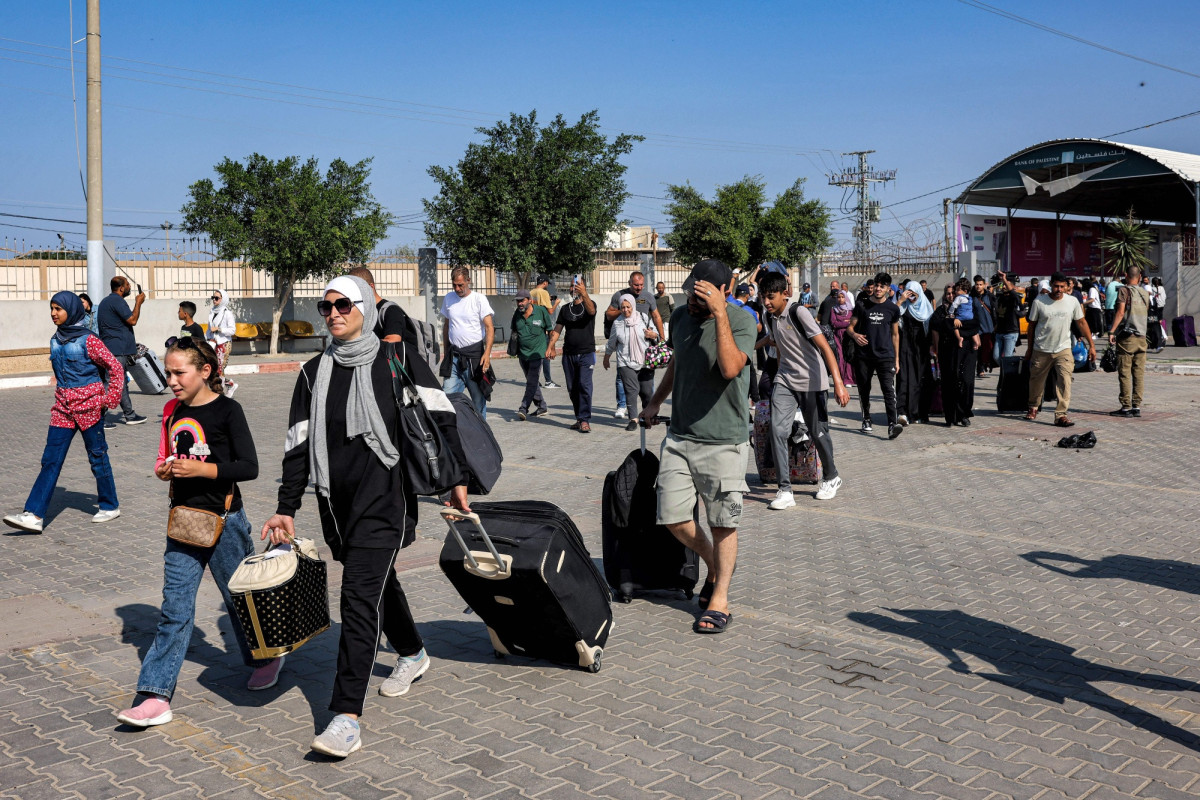 First evacuees leave Gaza