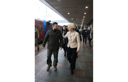 Von der Leyen in Ukraine ahead of enlargement decision
