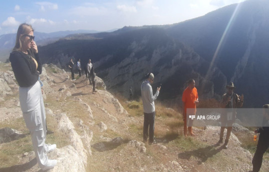 Foreign travelers visit Jidir plain in Azerbaijan’s Shusha