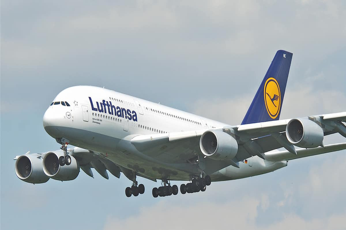 Lufthansa airliner made an emergency landing in Baku