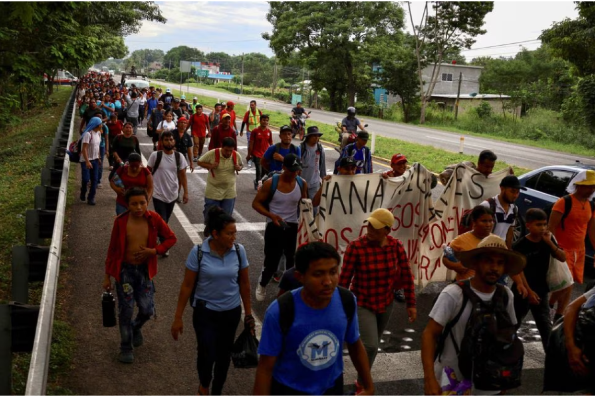 Hundreds leave to join Mexico migrant caravan headed for US