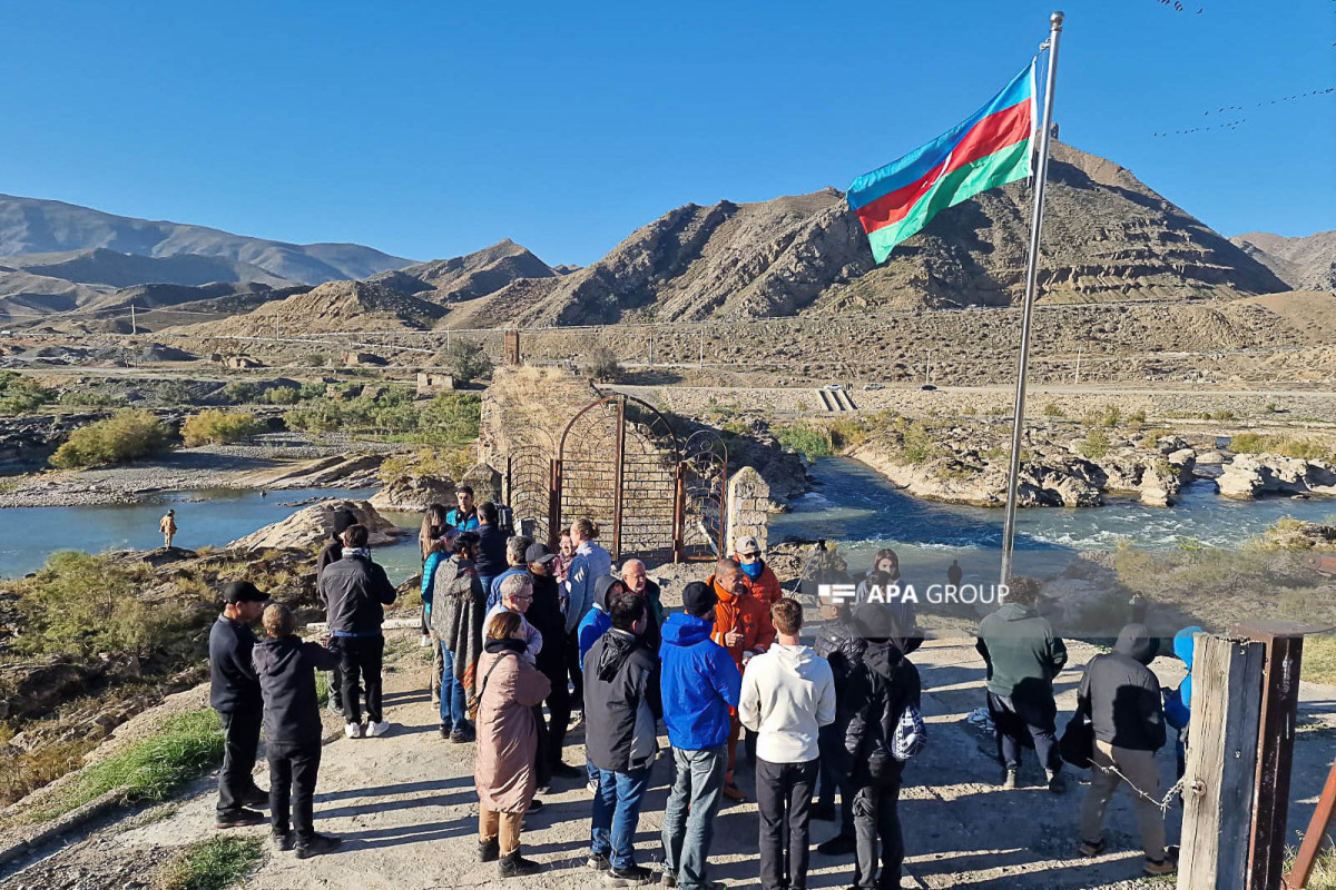 Foreign travelers visited Khudafarin bridge in Azerbaijan's-PHOTO - Vimarsana News