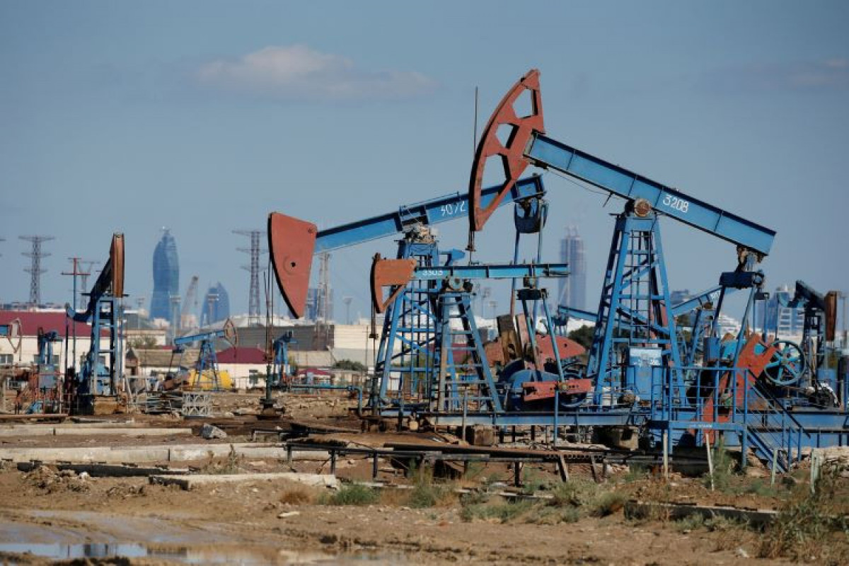 Price of Azerbaijan oil in world market decreases