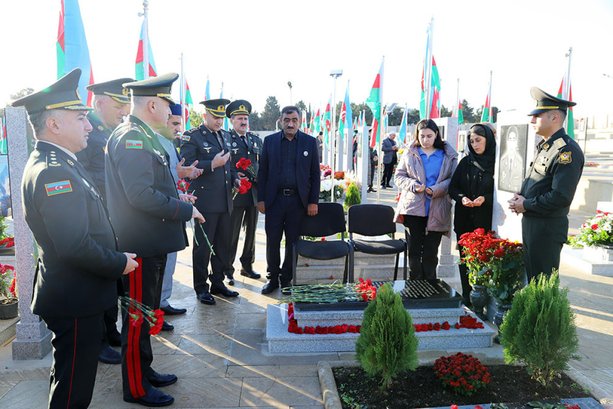 Azerbaijani Defense Ministry’s military personnel visited Second Alley of Shehids -VIDEO 