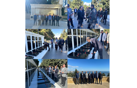 Turkish Ambassador to Azerbaijan visits Alley of Martyrs