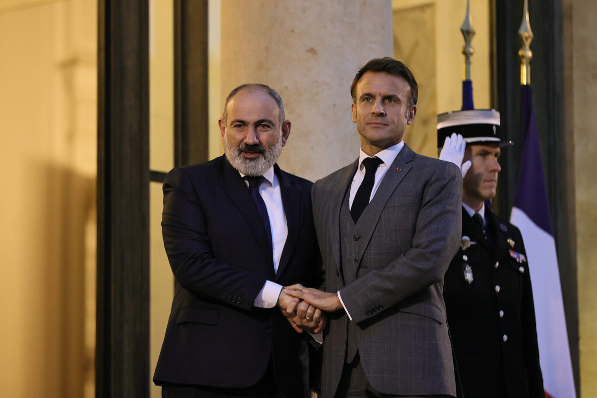 The Prime Minister of Armenia Nikol Pashinyan and French President Emmanuel Macron