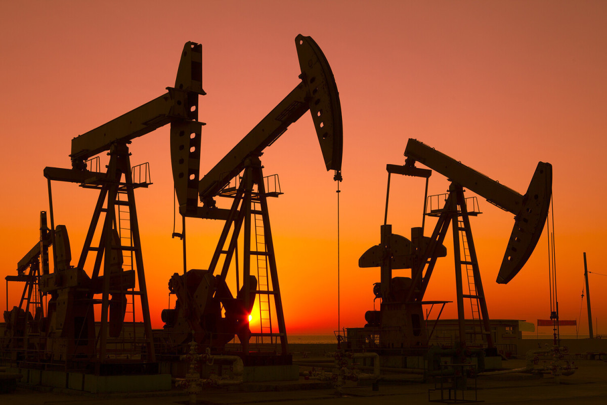 Azerbaijani oil price drops by more than 4% last week