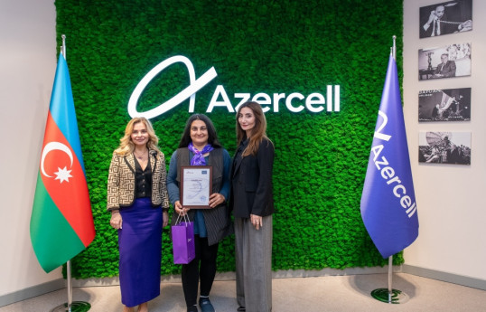 English language course organized by Azercell for journalists ends -PHOTO 