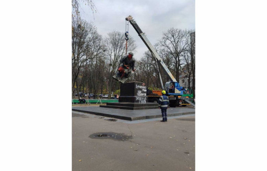 Kyiv authorities dismantle Pushkin statue-VIDEO 