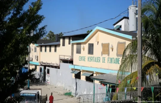 Patients evacuated after gang surrounds Haiti hospital