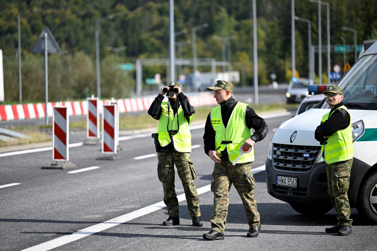 Slovakia extends border controls with Hungary until Dec 23