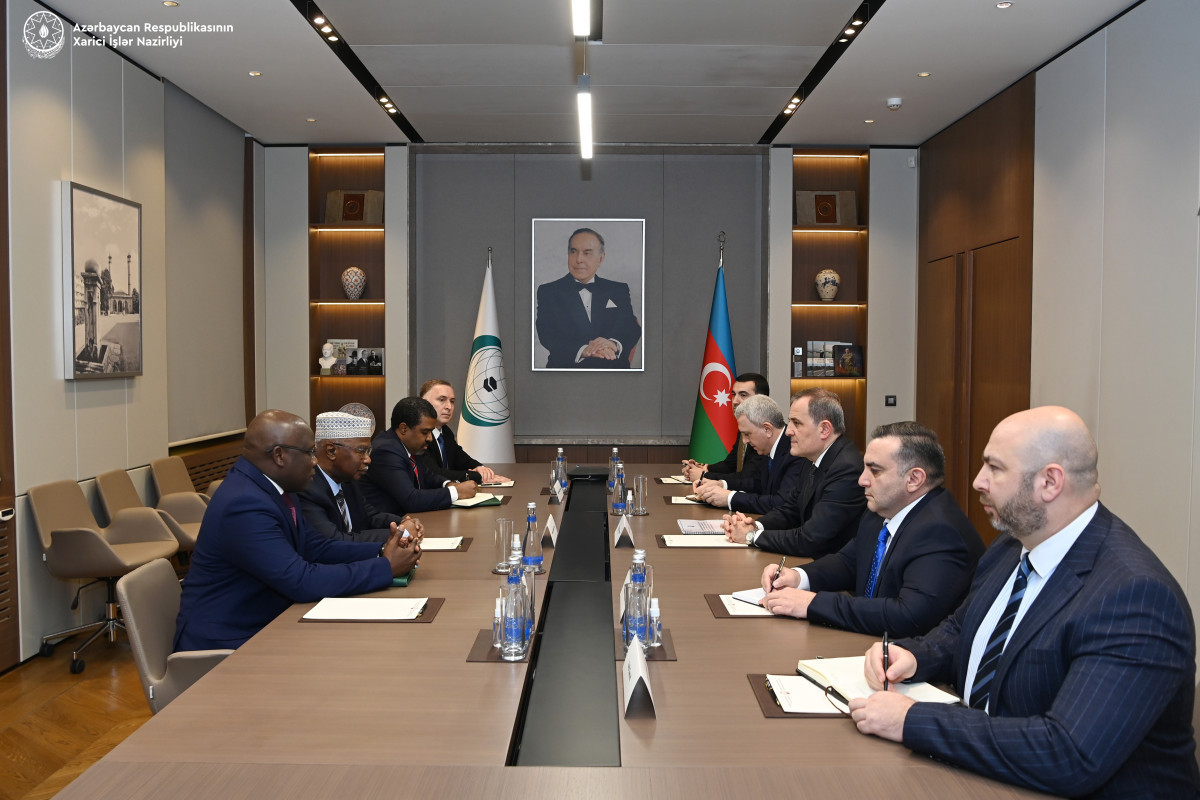 Azerbaijani Top Diplomat meets with OIC Secretary-General