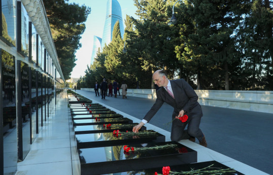 UK Minister of State visits Azerbaijan’s Alley of Martyrs