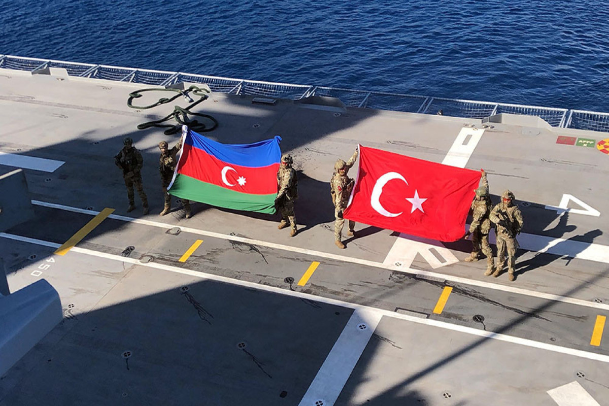 Special forces descending from helicopters to vessel waved Azerbaijani and Turkish flags -VIDEO 