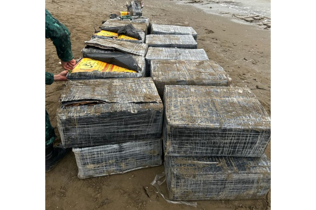 Azerbaijan Coast Guards prevented smuggling of tobacco and carpets from Iran