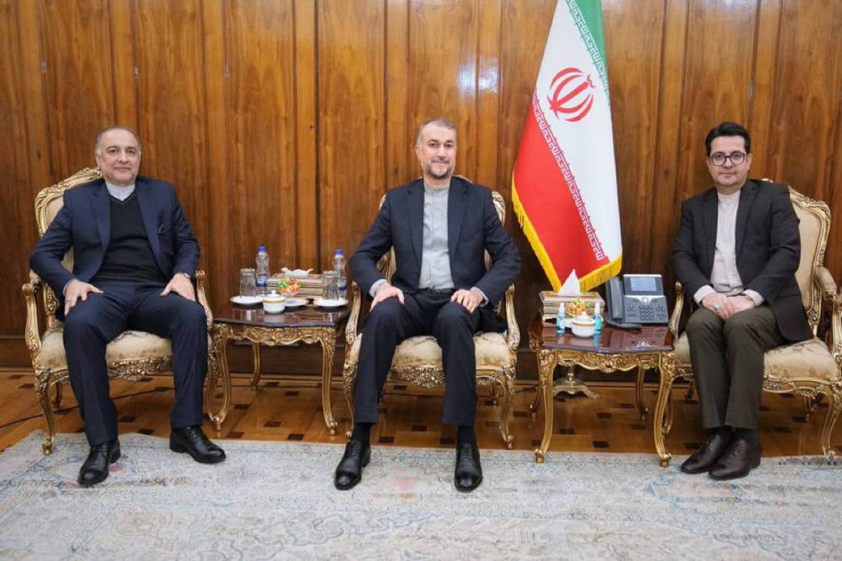Iranian FM meets with ambassadors of his country to Azerbaijan and Armenia
