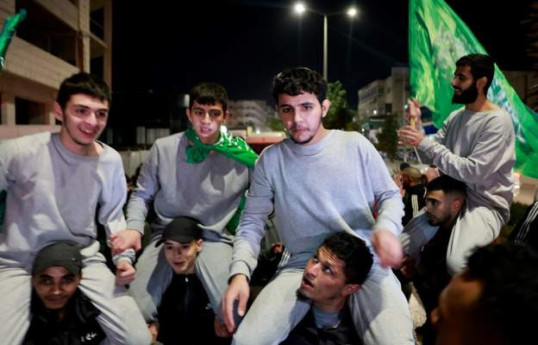 Israel releases 39 Palestinian prisoners after Hamas hands over 17 hostages