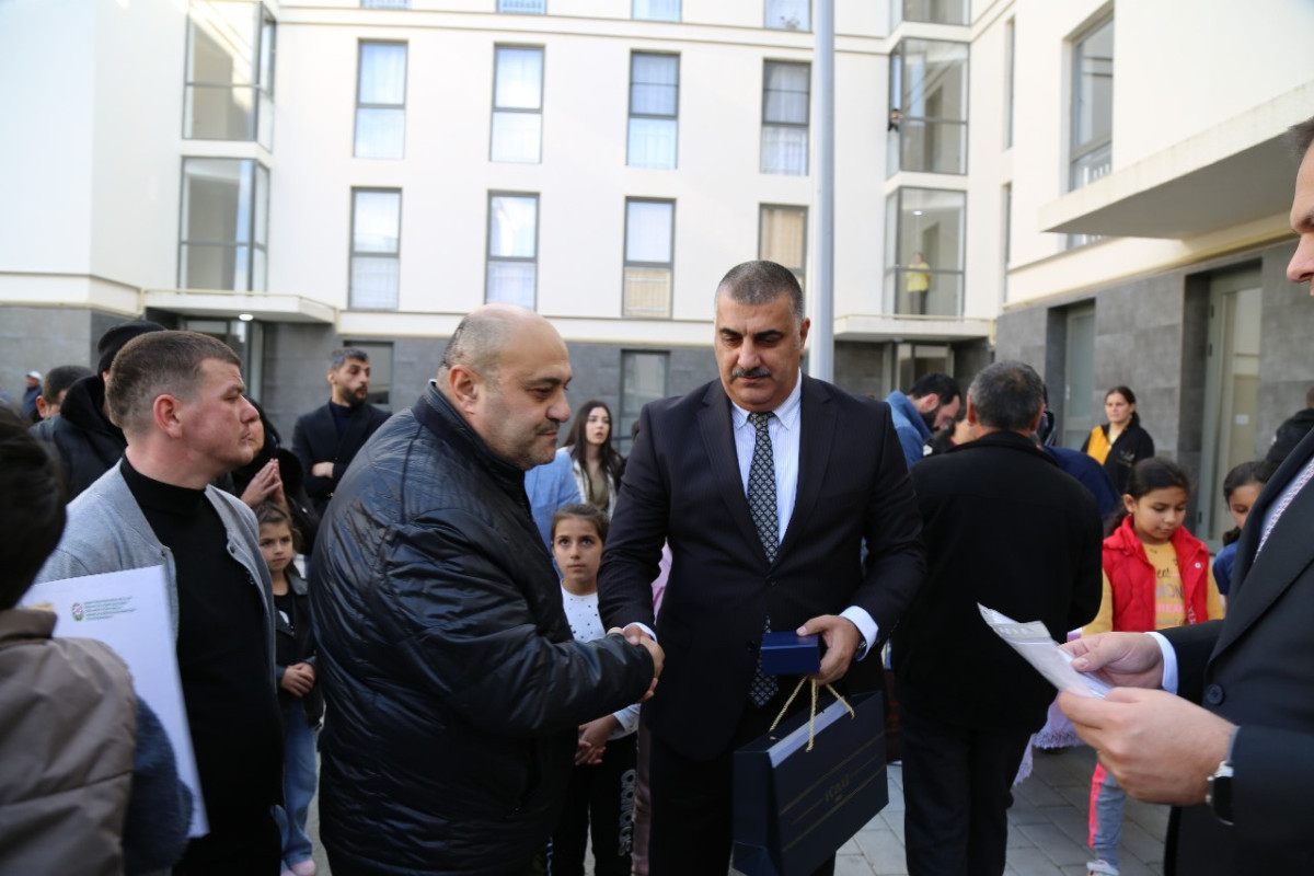 Next resettlement convoy reaches Azerbaijan
