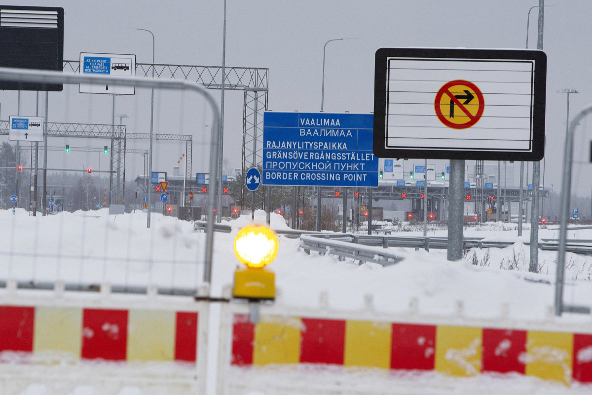 Finland installs double barriers on the border with Russia
