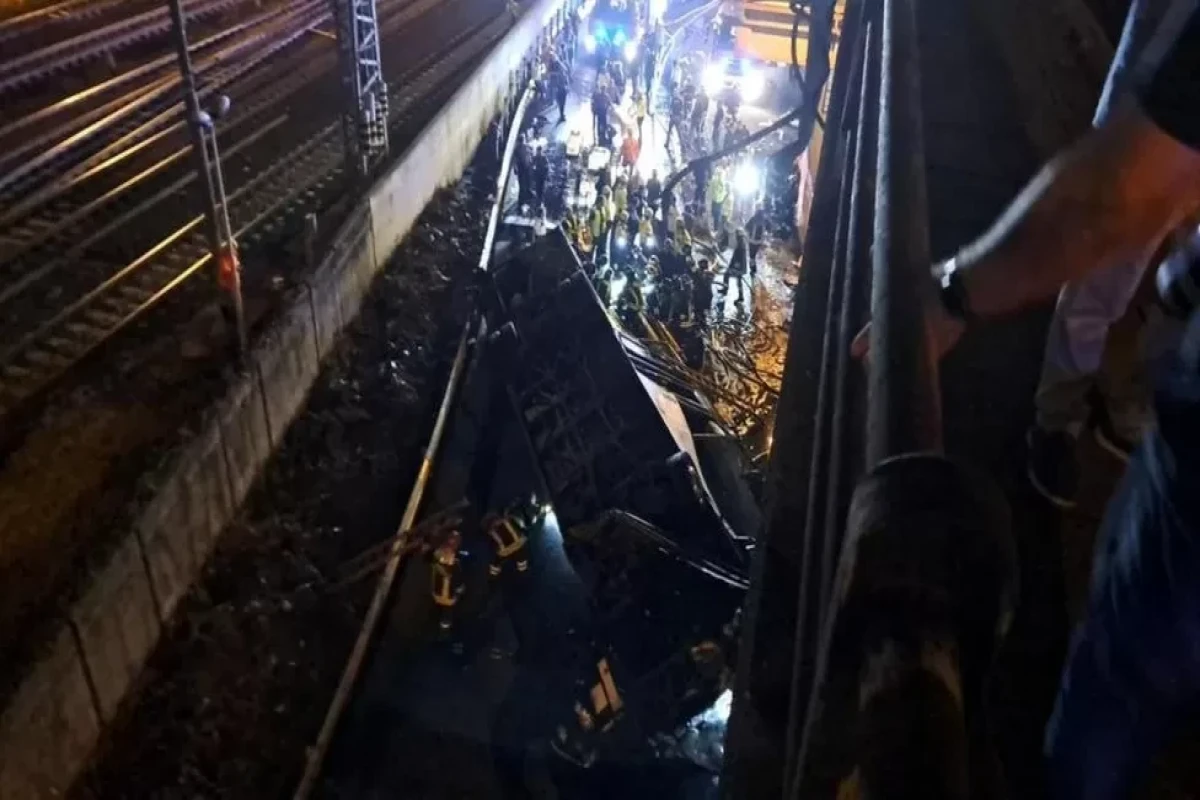 At least 20 dead as Venice bus plunges from bridge