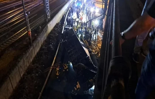 At least 20 dead as Venice bus plunges from bridge