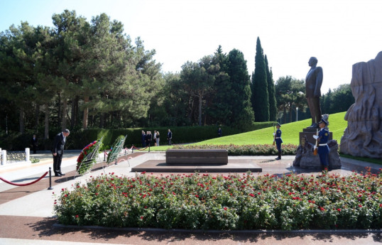 Serbian National Assembly Speaker visits Azerbaijan's Alley of Honor, Alley of Martyrs