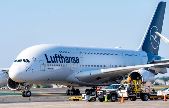 A number of airlines cancel flights to Israel