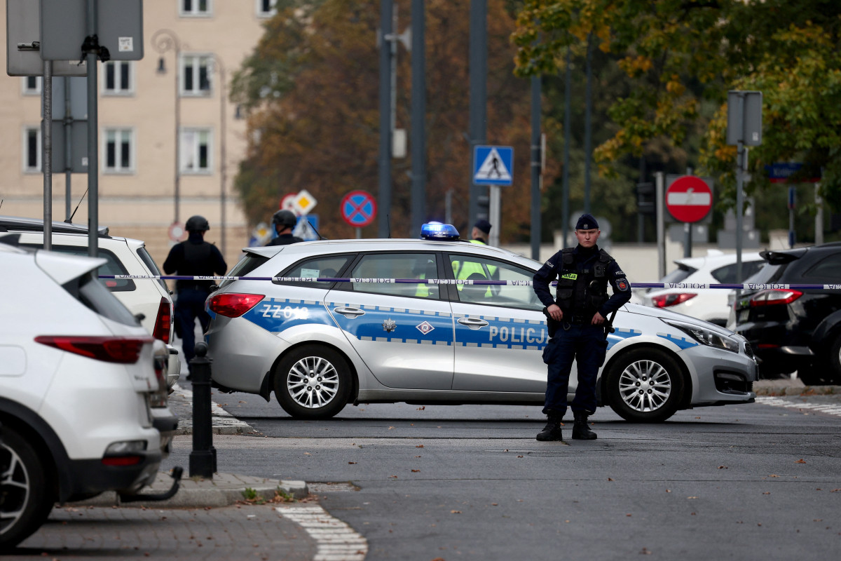 Polish police say three Warsaw polling stations had bomb alerts