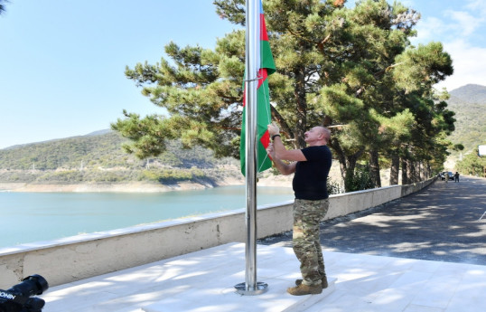 President Ilham Aliyev raised national flag of Azerbaijan on territory of Sarsang reservoir-UPDATED 