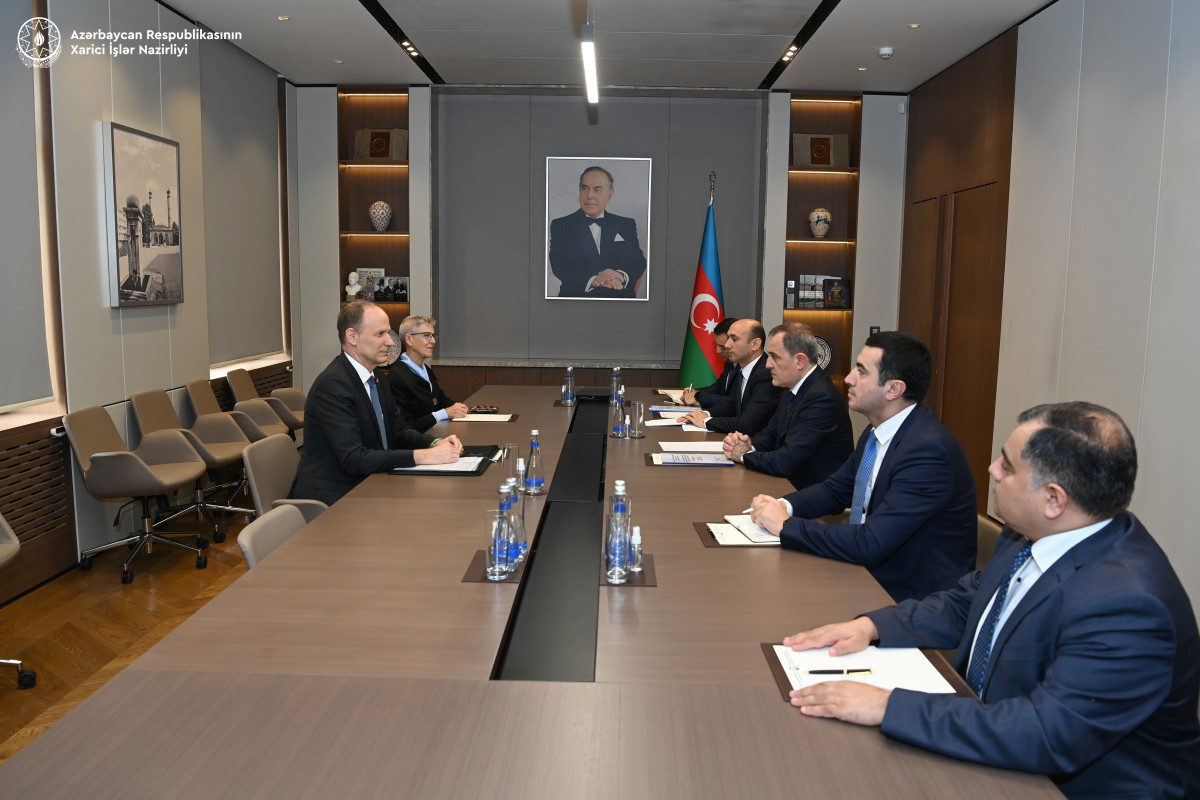 Azerbaijani FM meets with incoming Swiss ambassador