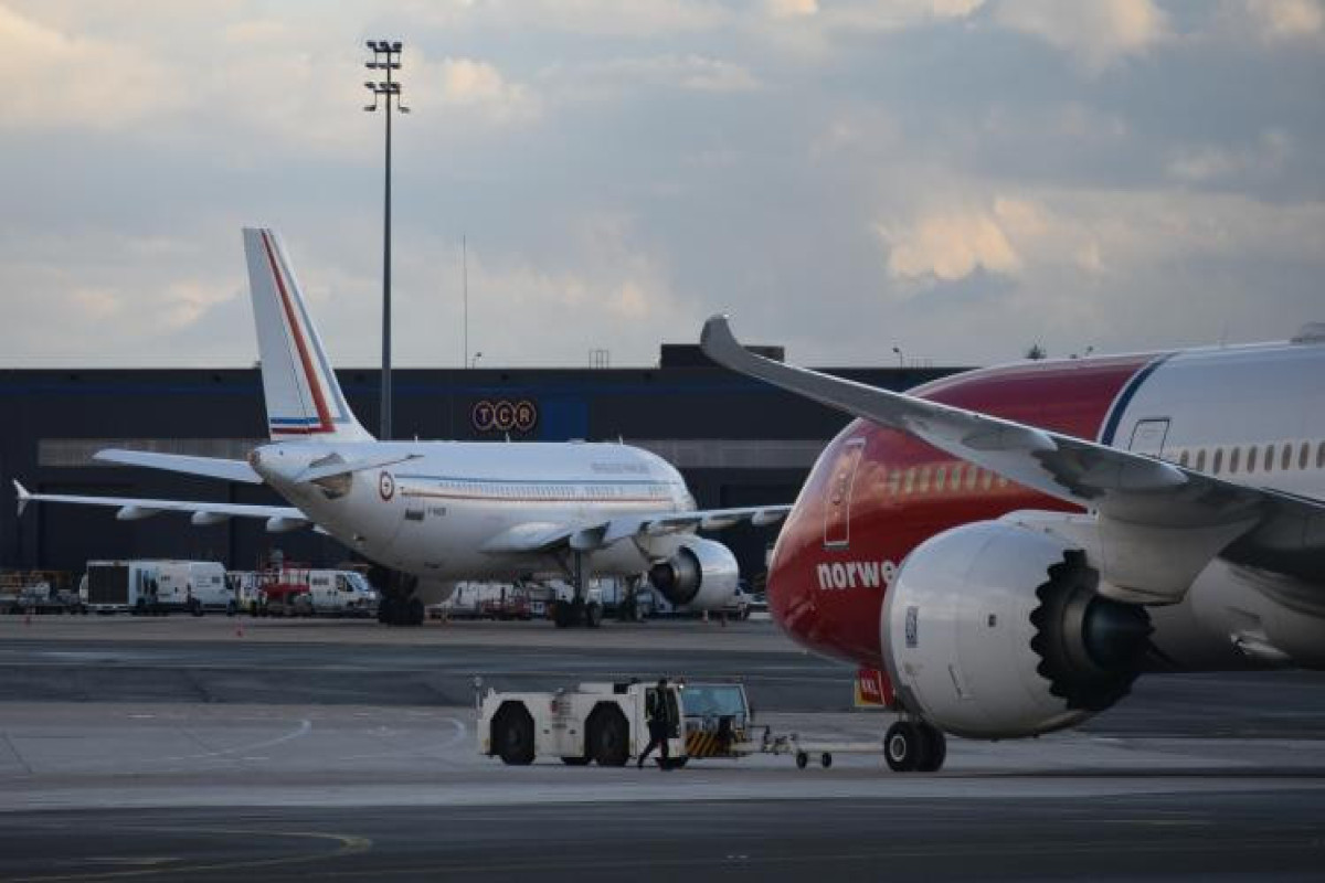 6 French airports evacuated after "threats of attack"
