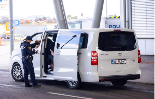 Slovenia deploys police on borders with Croatia, Hungary