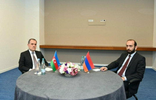 Azerbaijani, Armenian FMs hold discussions in Tehran