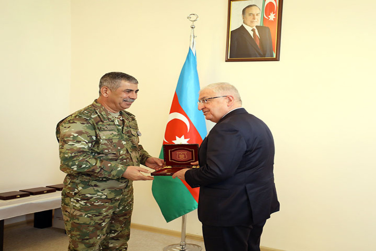 Azerbaijani Defence Minister awards Türkiye, Tajikistan, Kazakhstan, Uzbekistan Defence Chiefs -PHOTO - Vimarsana News