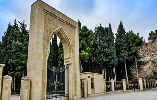 Iraqi delegation visits tomb of Azerbaijan's National Leader Haydar Aliyev, Alley of Martyrs