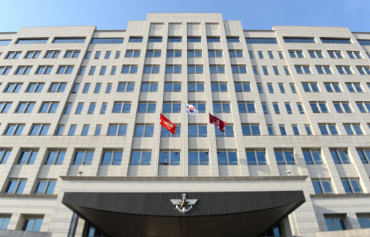 South Korea detains man after 2 police officers stabbed outside presidential compound