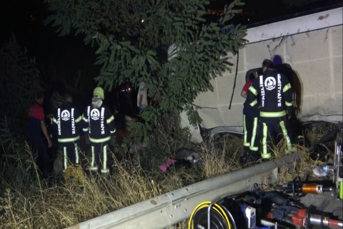 Fatal collision between bus and truck in Türkiye claims 6 lives, leaves 43 injured