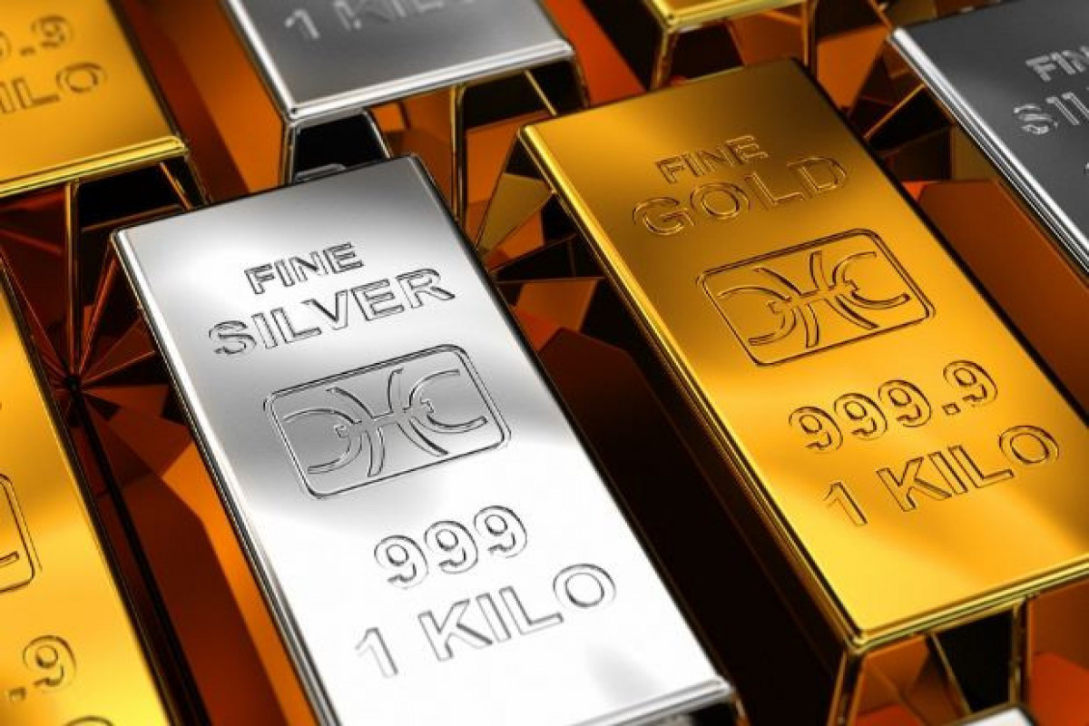 Gold drops while silver price sees increase