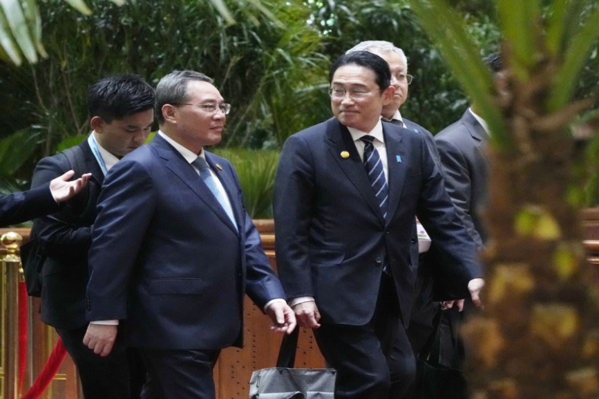 Japanese Prime Minister Fumio Kishida and Chinese Premier Li Qiang